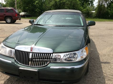 2000 Lincoln Town Car Signature Sedan 4 Door 4 6l