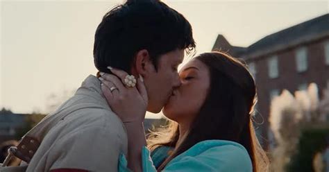 Sex Education đá bay nữ chính nhưng vẫn có khán giả vui mừng Lý do nằm ở mỹ nhân gợi cảm này đây