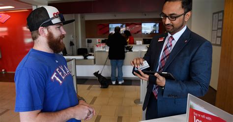 Bank of America pay raise: bank tellers will make at least $20 an hour ...