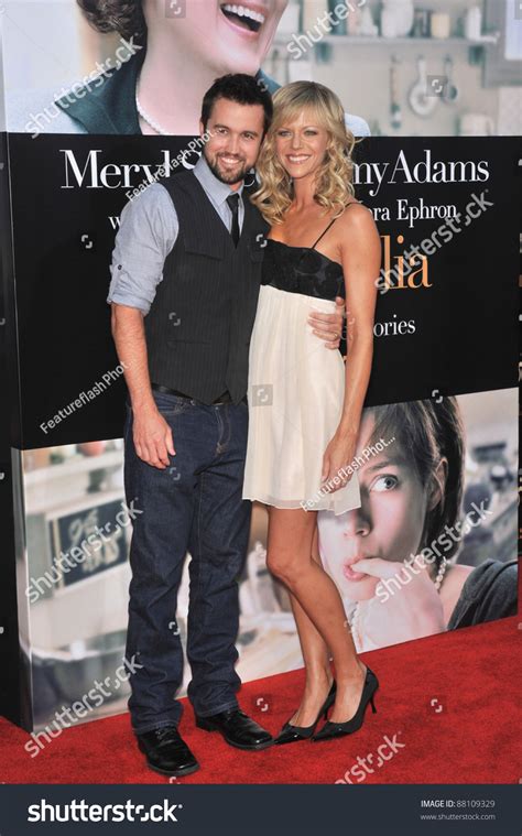 Rob Mcelhenney Kaitlin Olson Images: Browse 77 Stock Photos & Vectors