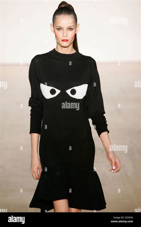 Jeremy Scott New York Ready To Wear Autumn Winter Brunette Female Model Hair Slicked Back