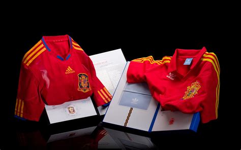 adidas Group Corporate Packaging - STRICHPUNKT DESIGN