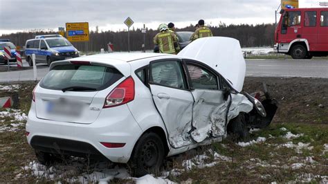 Sechs Verletzte Bei Schwerem Unfall In Leppersdorf BMW Und Ford