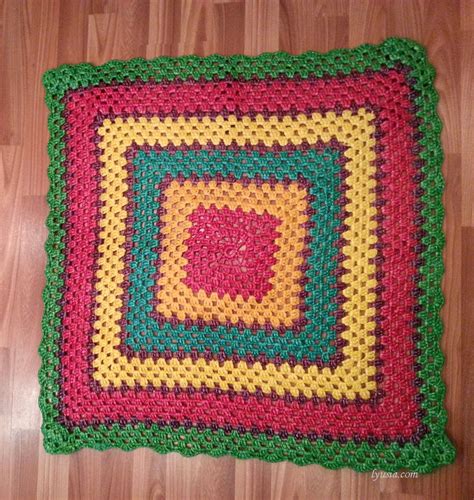 Как связать квадратный коврик крючком: пошаговое руководство с видео ...