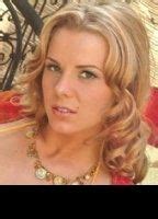 Beverly Lynne Desnuda En Genie In A String Bikini