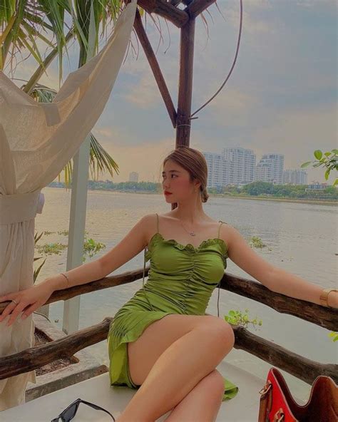 Cô dâu hot girl vui như bắt được vàng vì cưới được người yêu cũ