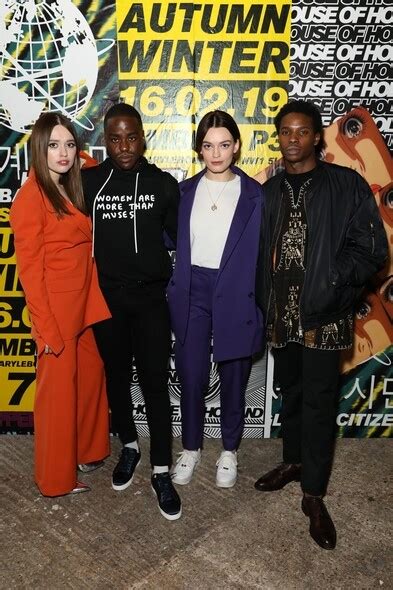 Sex Education第四季Netflix上線被喻為Margot Robbie 2 0的Emma Mackey現實穿搭解構 ELLE HK