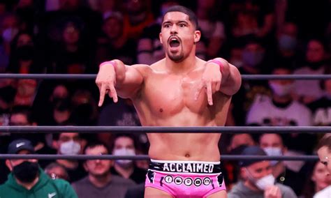 El luchador gay Anthony Bowens se lleva el Campeonato Mundial en Trío con The Acclaimed