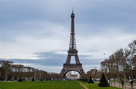 Climbing La Tour Eiffel - A Brit and A Southerner