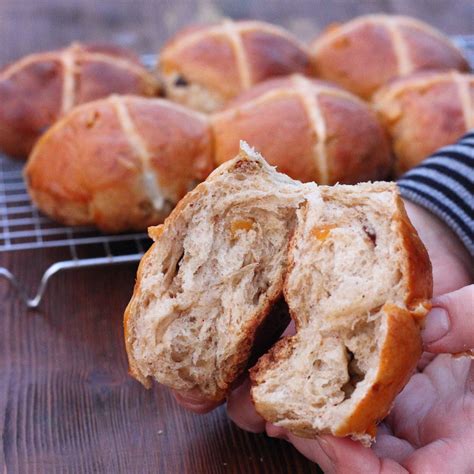 Hot cross buns Angol húsvéti zsemle Olgikonyhaja hu