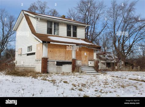 House Boarded Up Windows Hi Res Stock Photography And Images Alamy