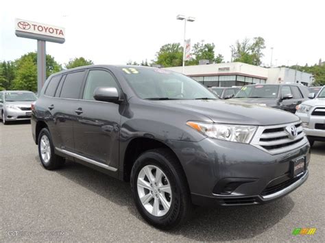 Magnetic Gray Metallic Toyota Highlander V Wd Photo