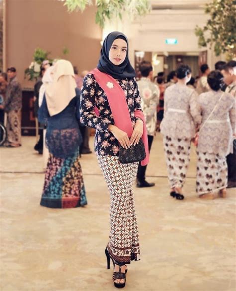 Inspirasi Tampil Anggun Dengan Kebaya Kutu Baru Hijab Bukareview