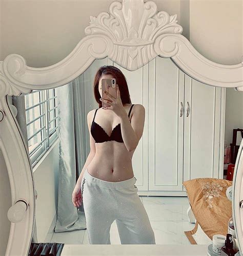 Hot girl ngủ gật tự tin đi hát sẽ thành công hơn Chi Pu khoe đường cong nóng bỏng