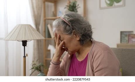 35 139 Chinese mature woman 图片库存照片和矢量图 Shutterstock