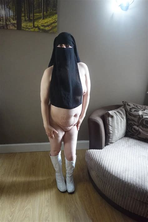Nude In Niqab And Boots Nude Pics XHamster