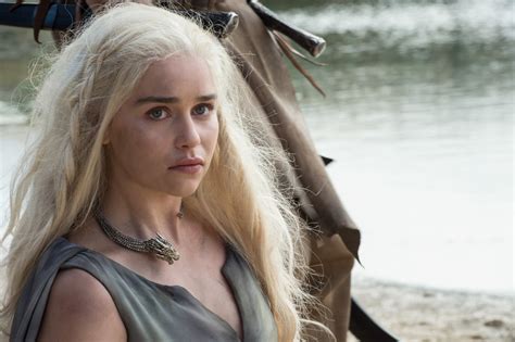 Emilia Clarke Watched Her Latest Nude Scene In Game Of Thrones With Her Parents Entertainment News