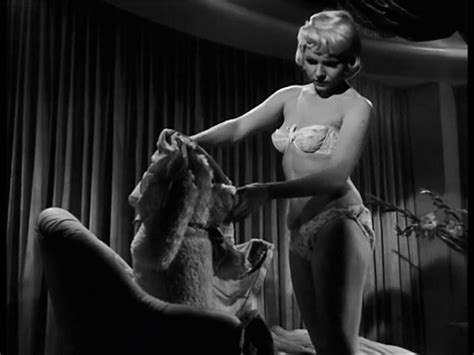 Naked V Ra Valmont In The Fast Set