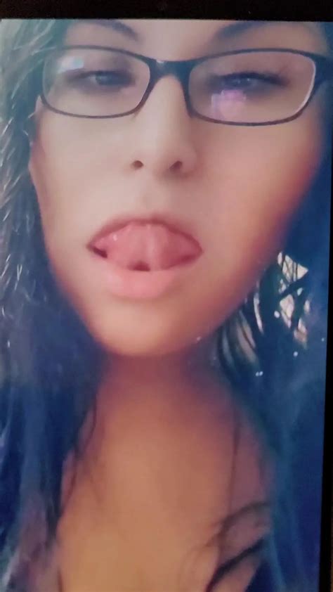 Playing With Her Fuck Buddy While Hubby Working Scrolller