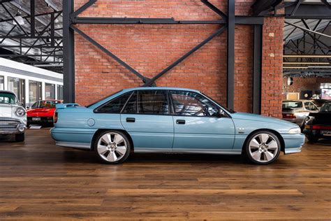 holden commodore hsv blue  richmonds