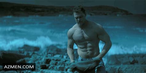 REACHER NUDE SCENES AZMen