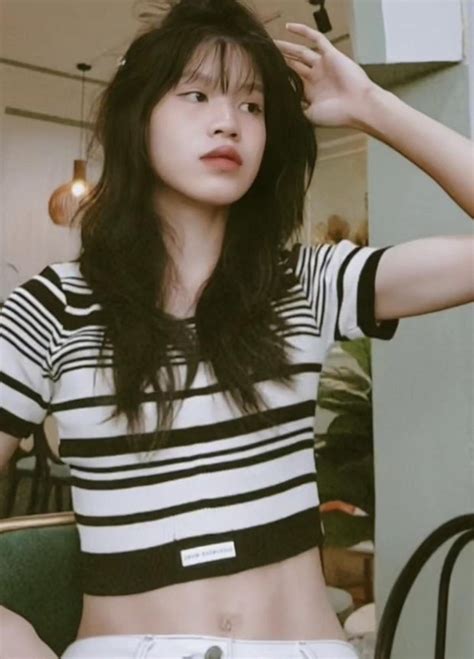 Hot girl bóng chuyền 16 tuổi cao 1m83 gây sốt vượt xa hoa khôi Kim Huệ