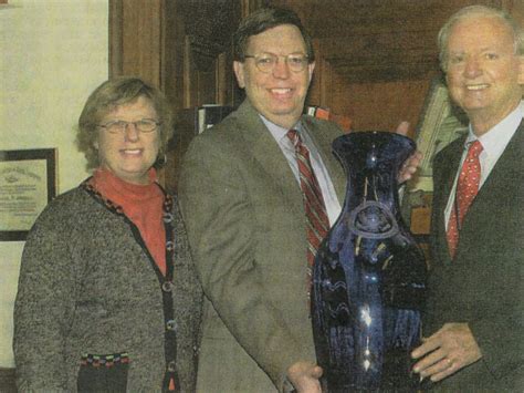 How to submit a memorial to the Wheeling news register obits section 2