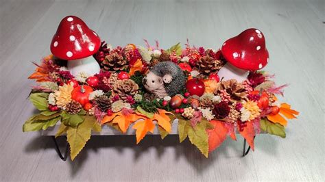 Tischdeko Herbst Mit Einem Igel Herbstdeko Geschenke Tischgesteck