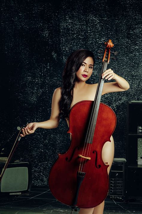 Nữ ca sĩ cho bạn vay tỷ chỉ sau cuộc gọi chụp ảnh nude táo bạo sau năm ở ẩn