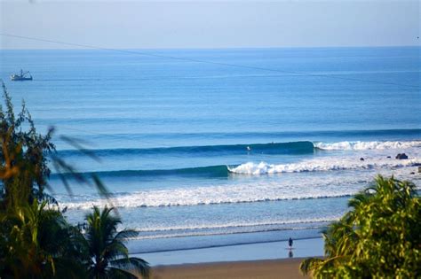 Playa Las Flores Surf Spot El Salvador El Salvador Surfcamps