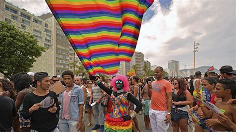 La Multitudinaria Marcha Del Orgullo Gay En R O De Janeiro Desafi Al Nuevo Alcalde Que Se Neg