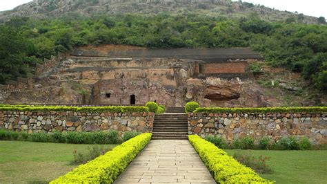 Nalanda Travel Guide: History And Attractions