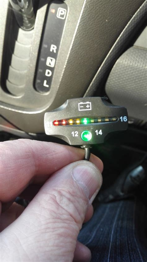 Проверил как работает индикатор зарядки батареи на машине, выписывал из ...