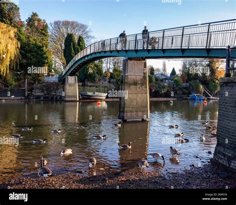 Twickenham Bridge On The River Thames Hi Res Stock Photography And