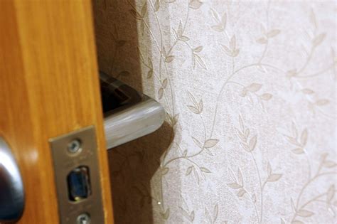 Защитный демпфер для стен