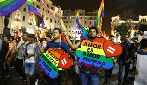 Cuáles son las frases cortas por el Día del Orgullo gay imágenes y mensajes para enviar este