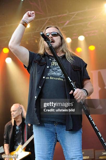 Lynard Skynyrd Photos And Premium High Res Pictures Getty Images