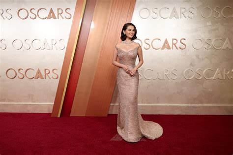 Selena Gomez Oscars Glamour Dress Red Carpet Hot Celebs Home