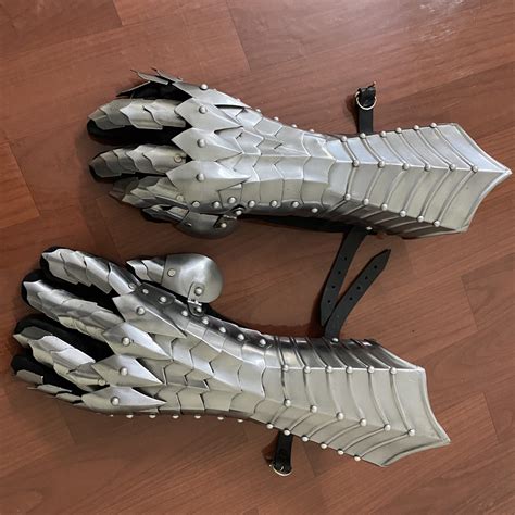 Gauntlets Iron Gloves with adjustable leather straps