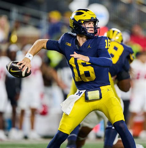Michigan quarterback Davis Warren: From the playing fields of Manhattan