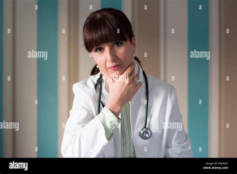 Female Brunette Doctor Bangs Posing Hi Res Stock Photography And Images Alamy