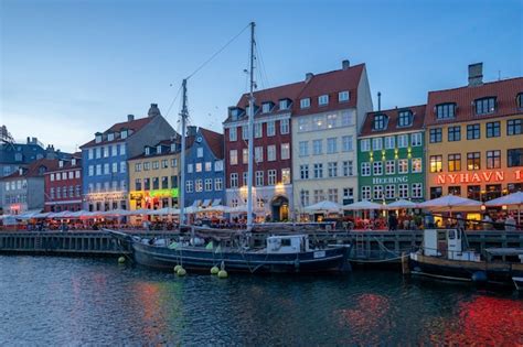 Premium Photo | Nyhavn in copenhagen city, denmark at night