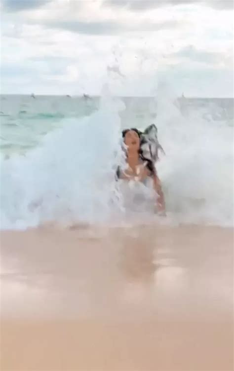 Nicole Scherzinger Falls Over In Tiny String Bikini As Recreates Iconic Movie Scene Daily Star