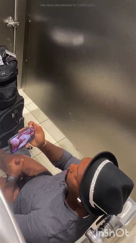 Caught him busting his nuts watching gay porn ThisVid em inglês