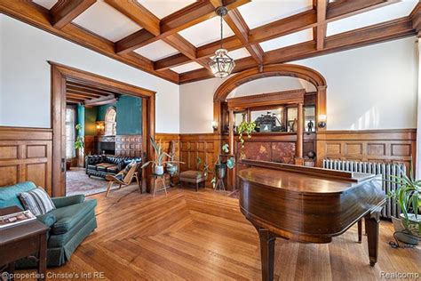 Historic Detroit Mansion stuns with modern renovations [PHOTOS]