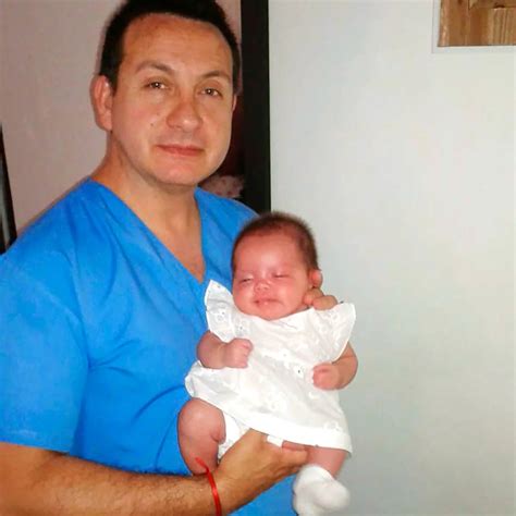 Tras Ser Rechazada Por Familias Fue Adoptada Por Un Matrimonio Gay La Conmovedora Historia