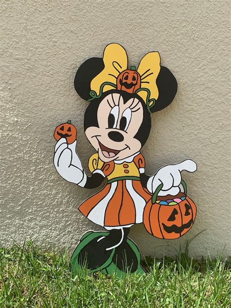 Minnie Mouse Pumpkin Painting