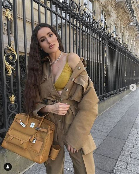 Celia Jaunat Chwali Si Sze Ciopakiem Na Wakacjach Na Malcie Pozuj C Przed Lustrem W Bikini