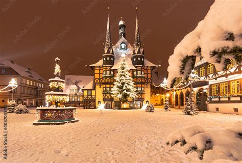 Rathaus Wernigerode Weihnachtlich Mit Viel Schnee Stock Photo Adobe Stock