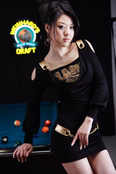 Hot Race Queens Hwang Mi Hee Playing Billiards
